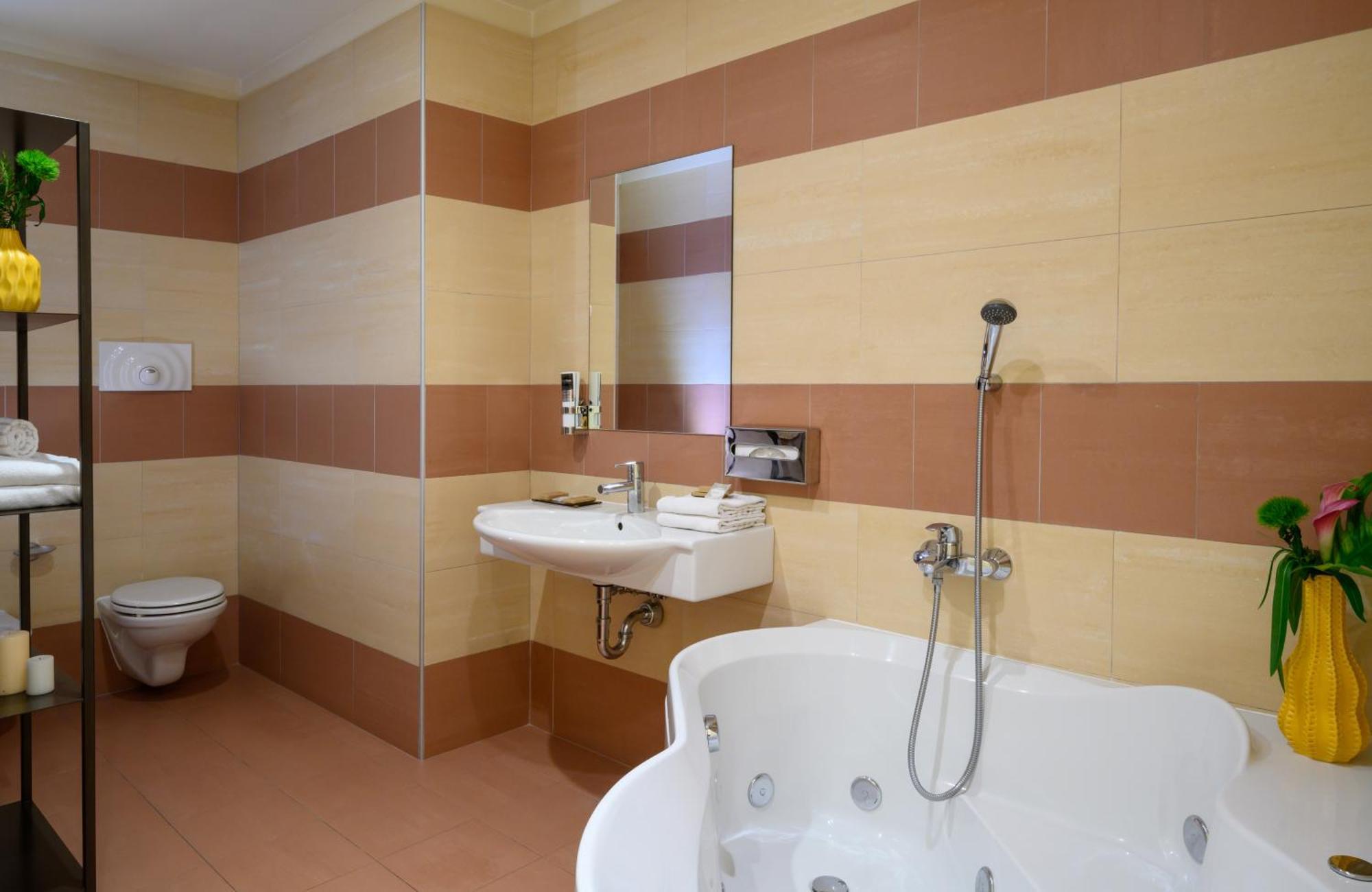 Leonardo Hotel Lago Di Garda - Wellness And Spa Lazise Bagian luar foto