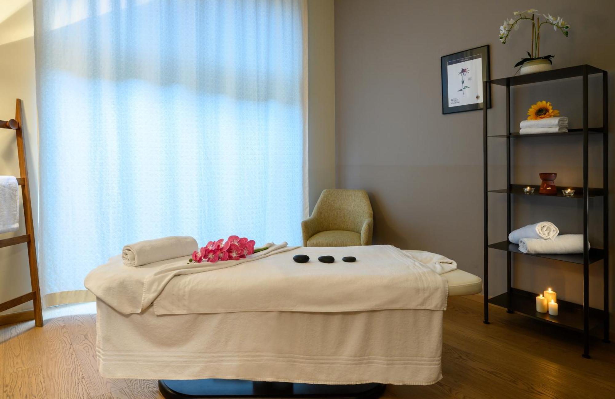 Leonardo Hotel Lago Di Garda - Wellness And Spa Lazise Bagian luar foto