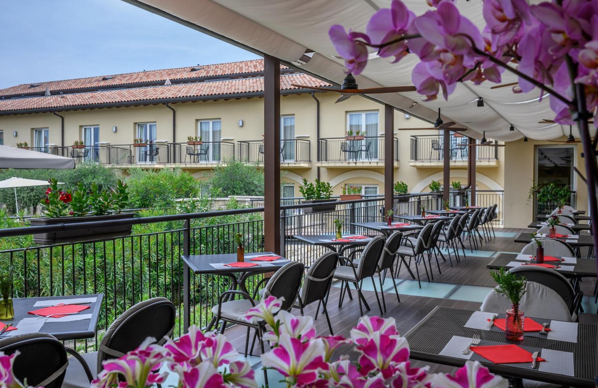 Leonardo Hotel Lago Di Garda - Wellness And Spa Lazise Bagian luar foto