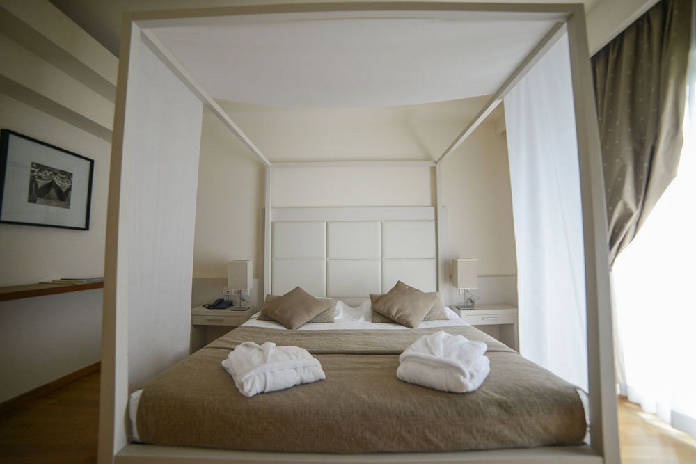 Leonardo Hotel Lago Di Garda - Wellness And Spa Lazise Bagian luar foto